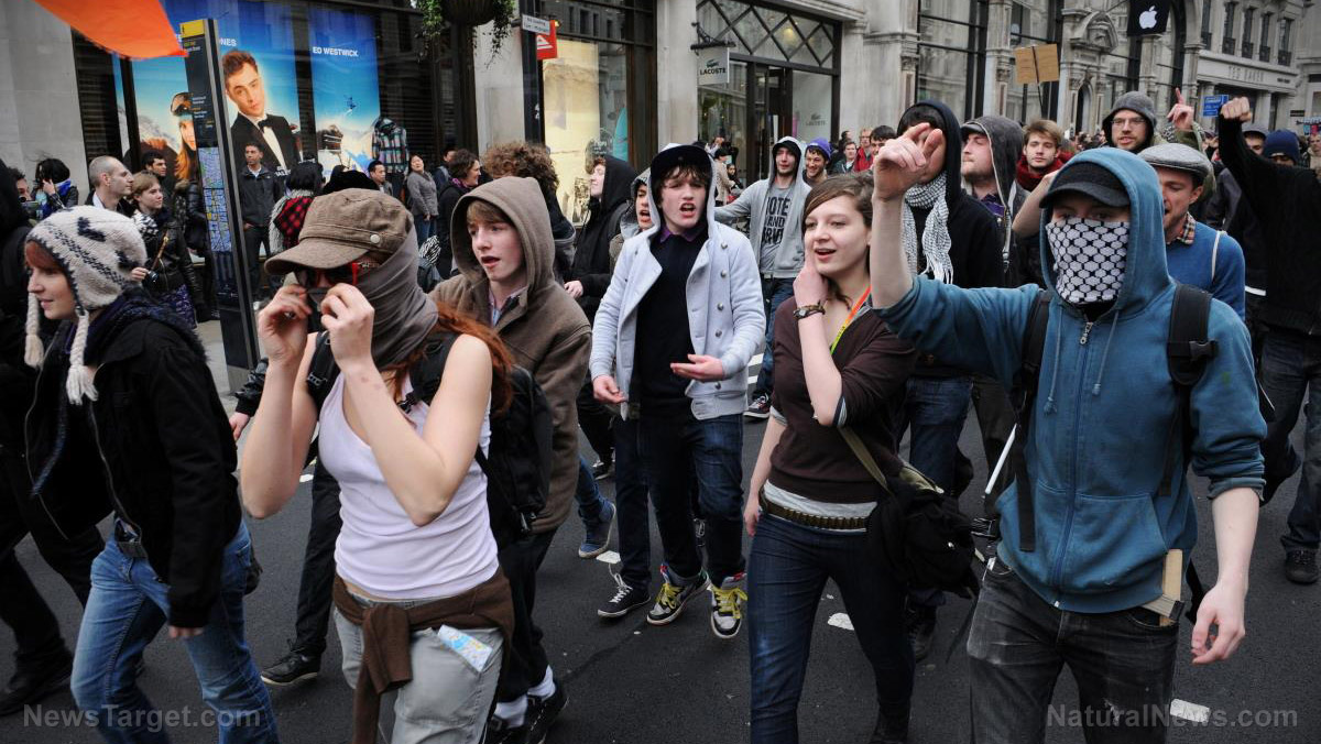 TYRANNY British Riot Police Storm Anti lockdown Protest To Detain 